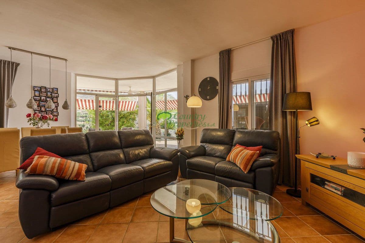 6 bedroom Finca/Country House for sale in Sayalonga with garage - € 699,000 (Ref: 9849128)