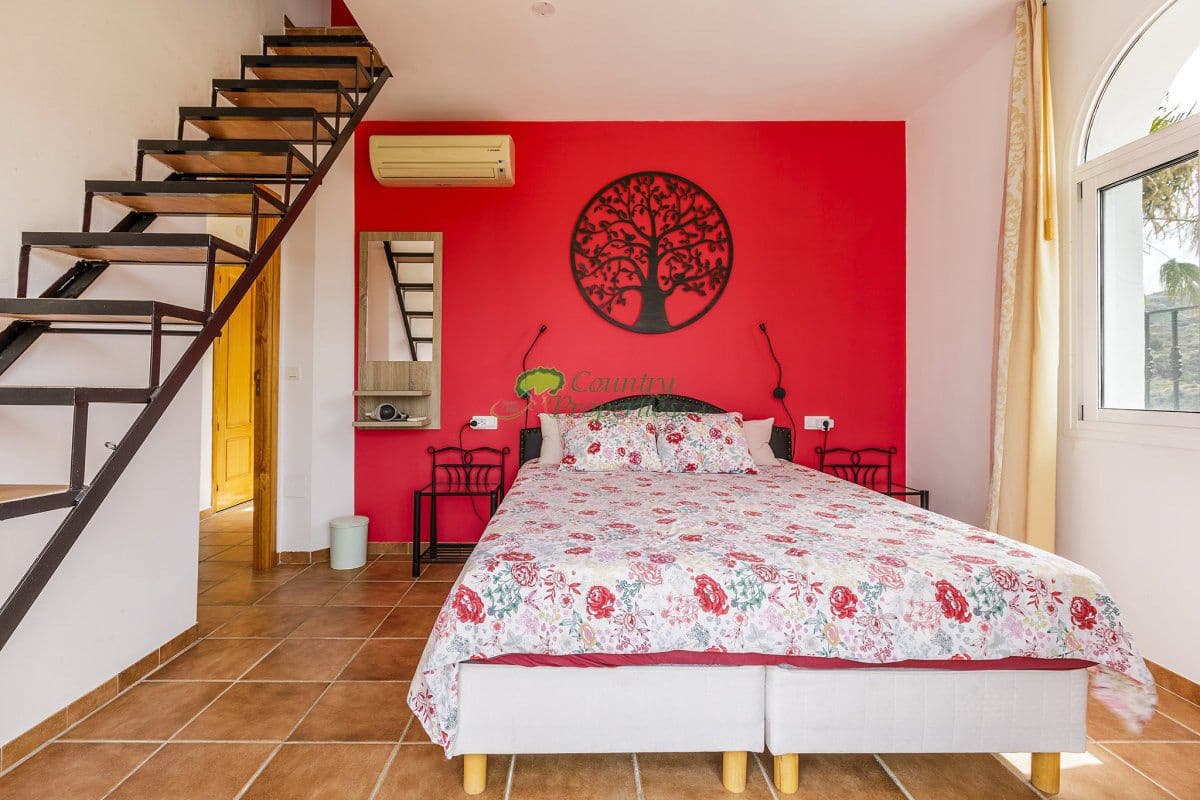 6 bedroom Finca/Country House for sale in Sayalonga with garage - € 699,000 (Ref: 9849128)