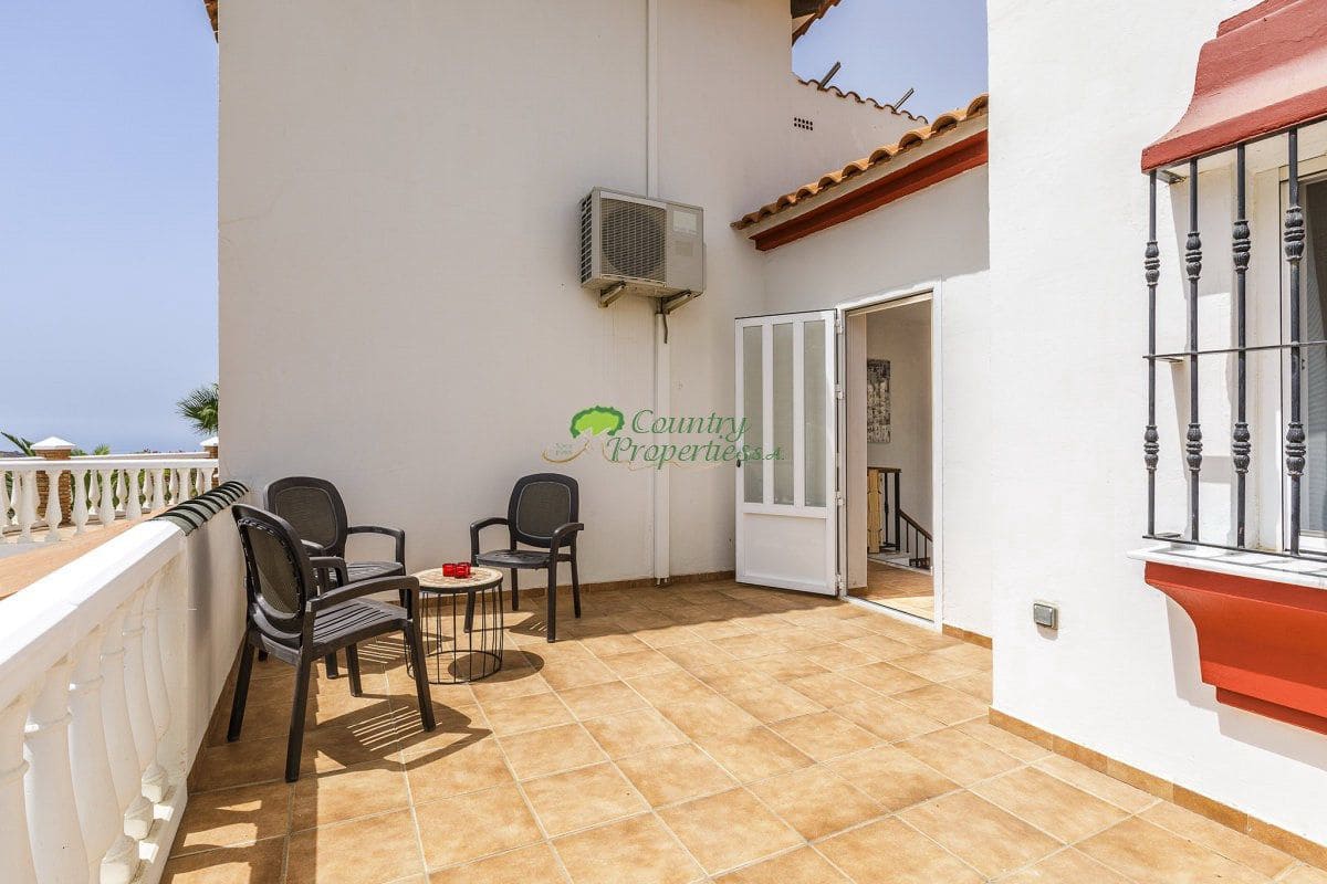 6 bedroom Finca/Country House for sale in Sayalonga with garage - € 699,000 (Ref: 9849128)