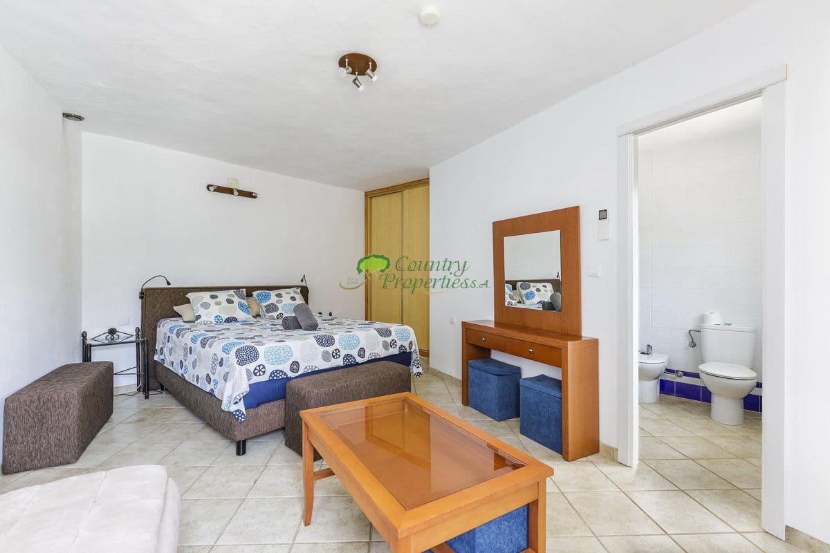 6 bedroom Finca/Country House for sale in Sayalonga with garage - € 699,000 (Ref: 9849128)