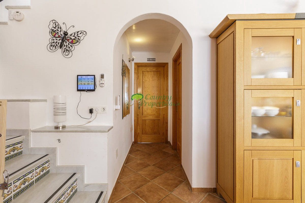 6 bedroom Finca/Country House for sale in Sayalonga with garage - € 699,000 (Ref: 9849128)