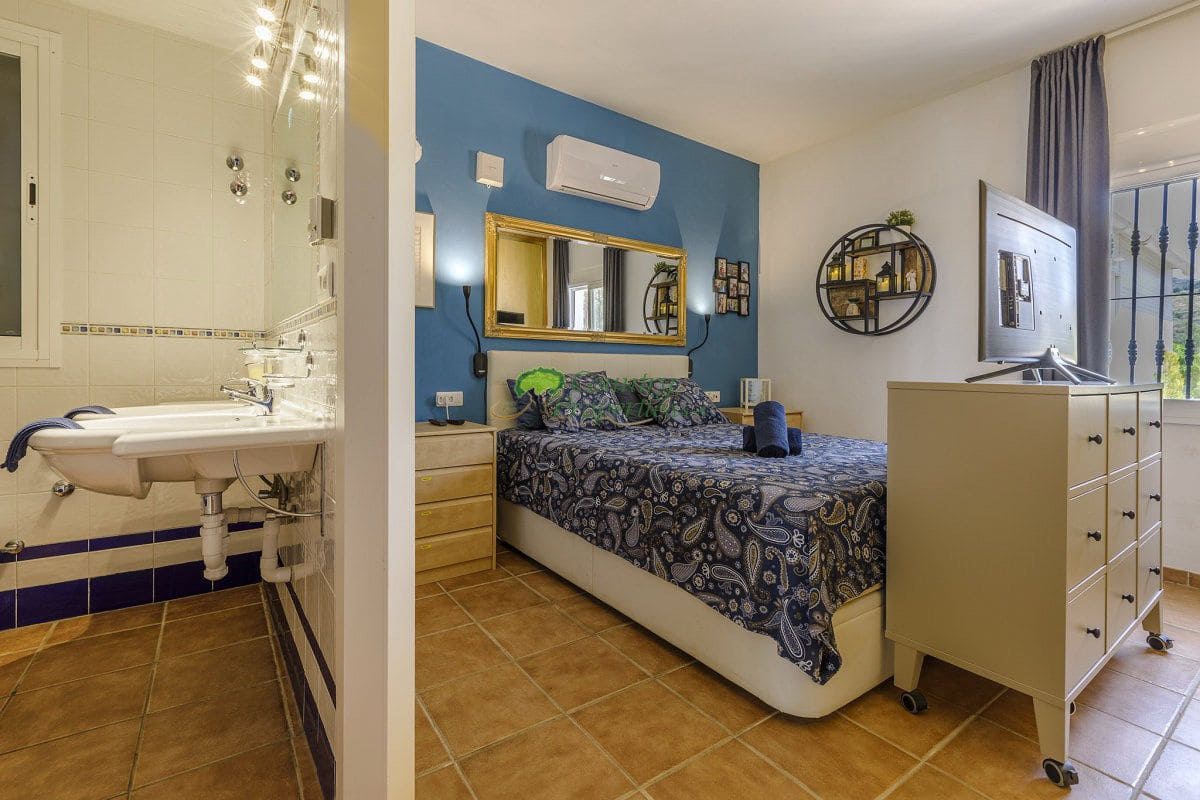 6 bedroom Finca/Country House for sale in Sayalonga with garage - € 699,000 (Ref: 9849128)