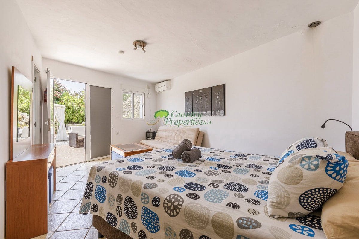 6 bedroom Finca/Country House for sale in Sayalonga with garage - € 699,000 (Ref: 9849128)