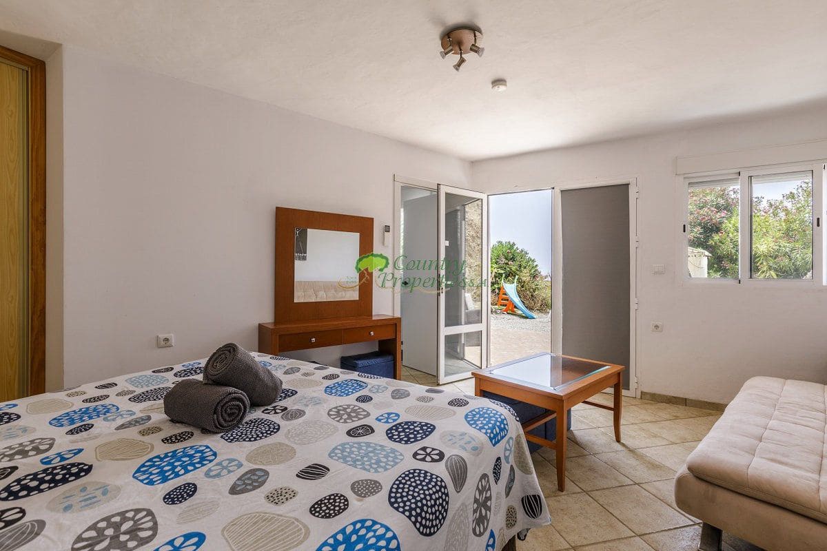 6 bedroom Finca/Country House for sale in Sayalonga with garage - € 699,000 (Ref: 9849128)