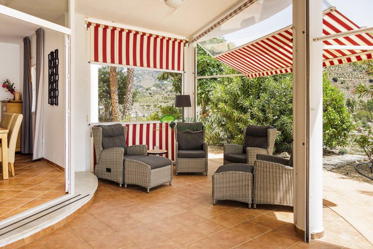 6 bedroom Finca/Country House for sale in Sayalonga with garage - € 699,000 (Ref: 9849128)