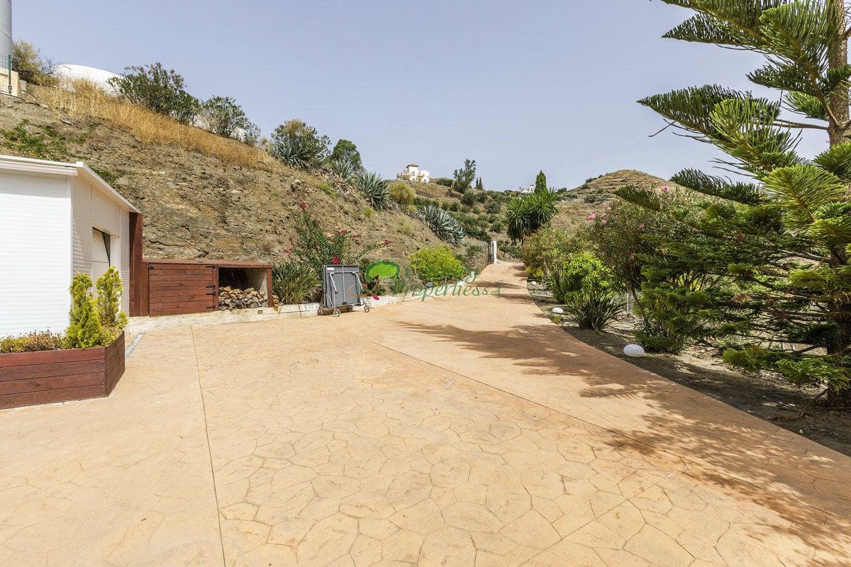 6 bedroom Finca/Country House for sale in Sayalonga with garage - € 699,000 (Ref: 9849128)