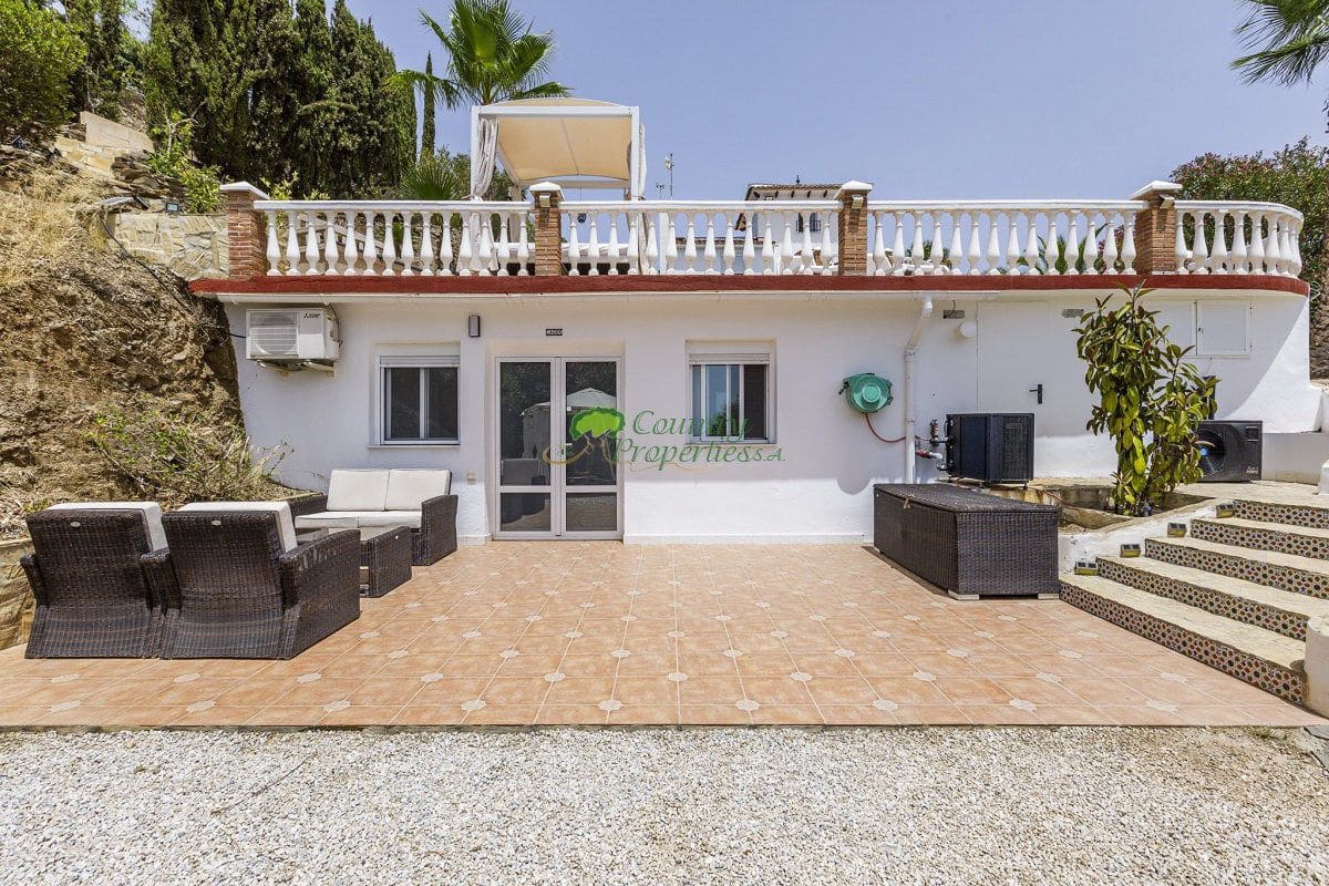 6 bedroom Finca/Country House for sale in Sayalonga with garage - € 699,000 (Ref: 9849128)