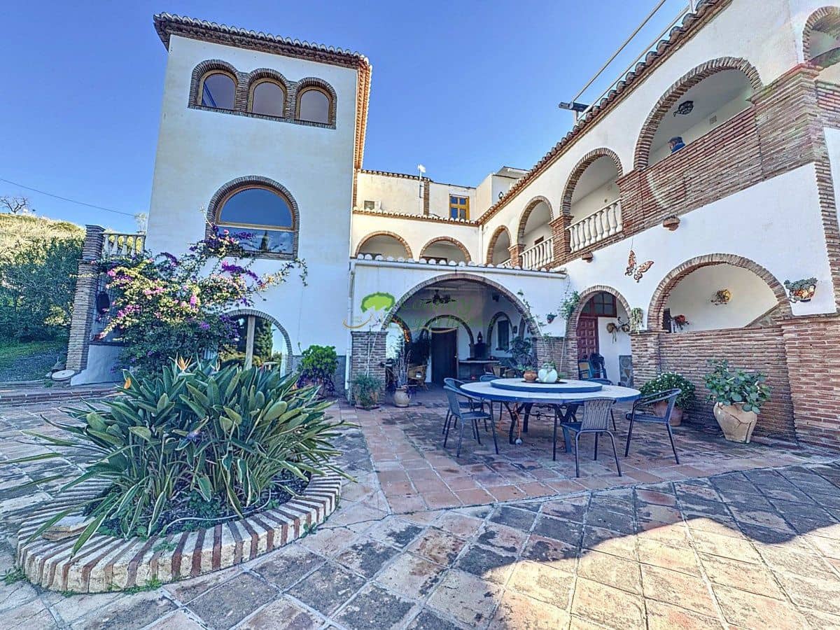 8 Zimmer Finca/Landgut zu verkaufen in Sedella mit Garage - 695.000 € (Ref: 9857515)