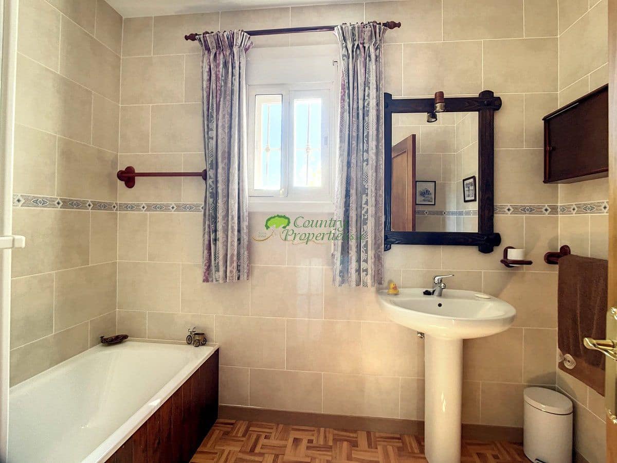 4 chambre Finca/Maison de Campagne à vendre à Sedella avec garage - 415 000 € (Ref: 9861621)