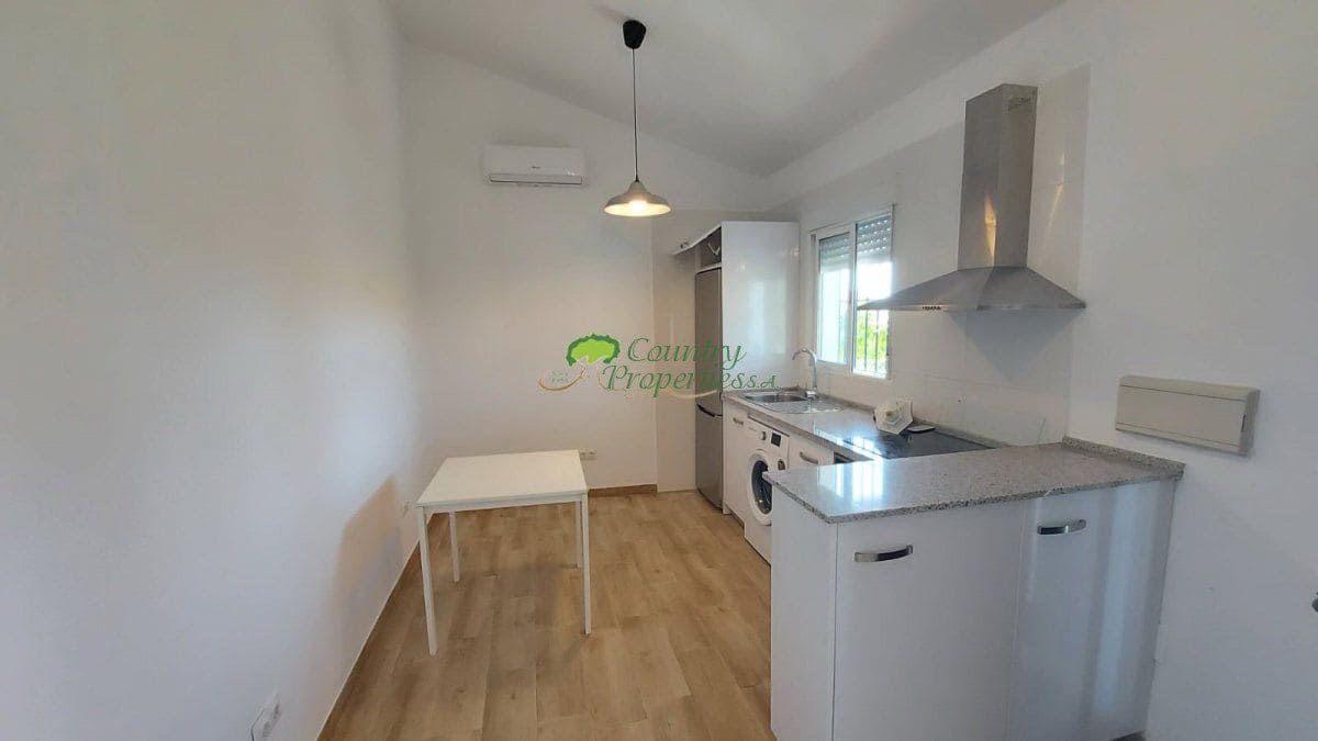 2 bedroom Finca/Country House for rent in Torrox - € 800 (Ref: 9899132)