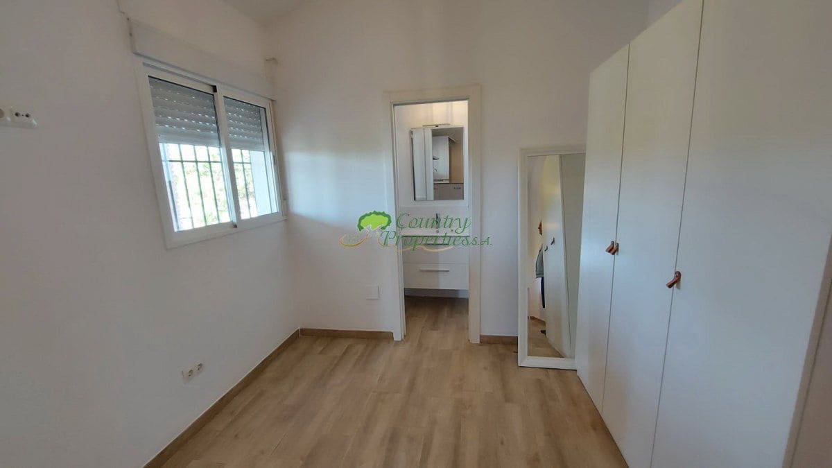 2 bedroom Finca/Country House for rent in Torrox - € 800 (Ref: 9899132)