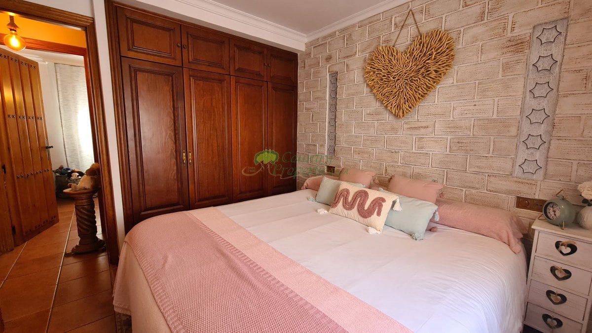 3 bedroom Townhouse for sale in Competa - € 280,000 (Ref: 9928876)