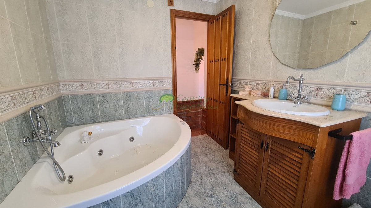 3 bedroom Townhouse for sale in Competa - € 280,000 (Ref: 9928876)