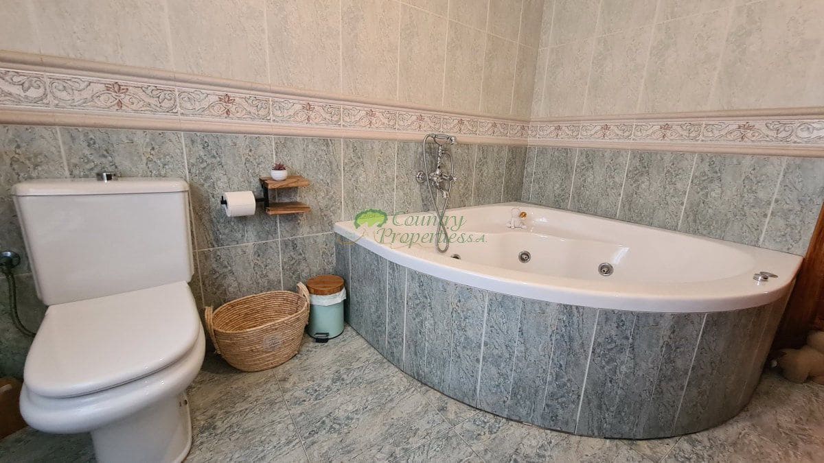 3 bedroom Townhouse for sale in Competa - € 280,000 (Ref: 9928876)
