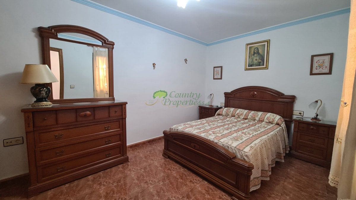 4 bedroom Townhouse for sale in Archez - € 149,000 (Ref: 9935963)
