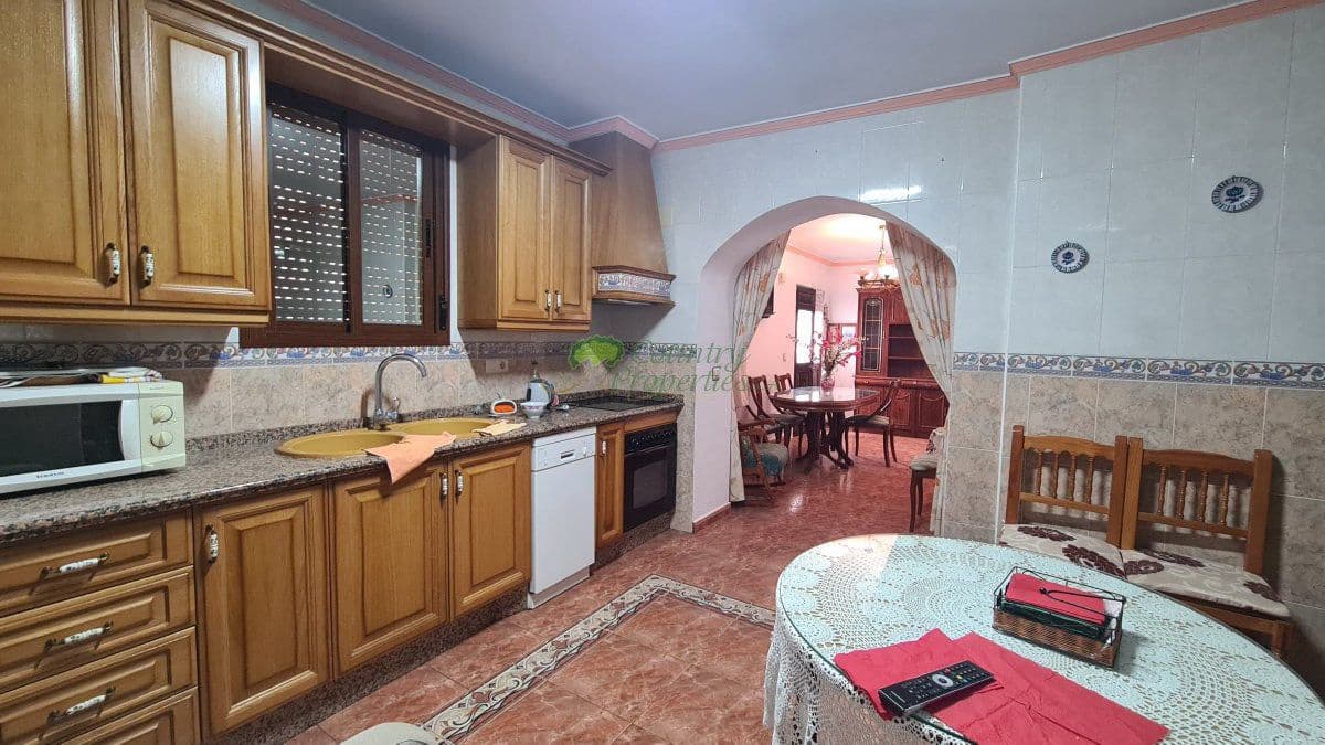 4 bedroom Townhouse for sale in Archez - € 149,000 (Ref: 9935963)