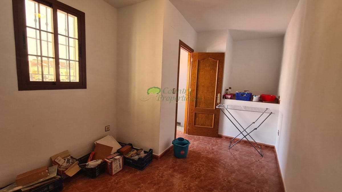 4 bedroom Townhouse for sale in Archez - € 149,000 (Ref: 9935963)