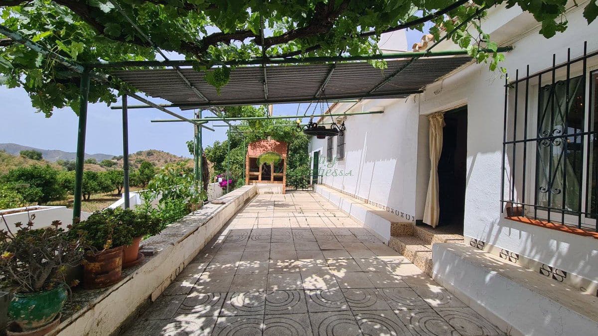 3 sovrum Finca/Hus på landet till salu i Sedella med garage - 355 000 € (Ref: 9949295)