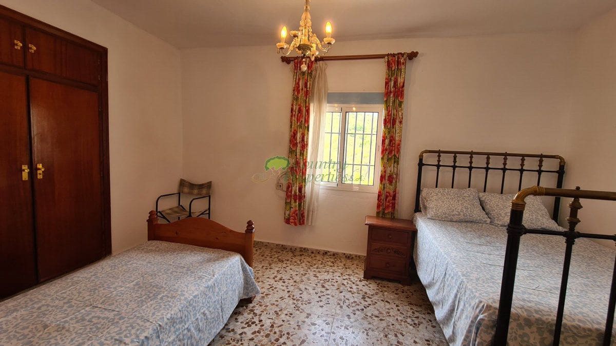 3 sovrum Finca/Hus på landet till salu i Sedella med garage - 355 000 € (Ref: 9949295)