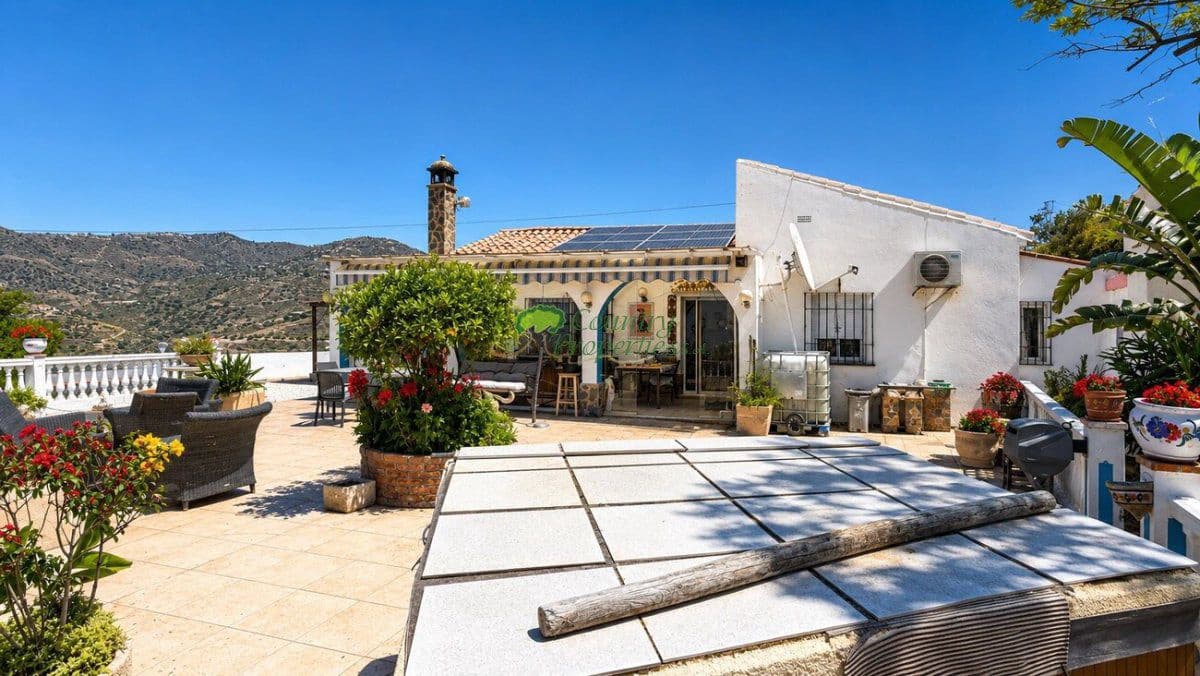 2 soverom Finca/Herregård til salgs i Torrox med svømmebasseng garasje - € 420 000 (Ref: 9949296)