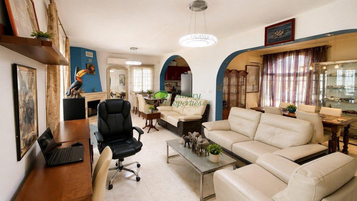 2 soverom Finca/Herregård til salgs i Torrox med svømmebasseng garasje - € 420 000 (Ref: 9949296)