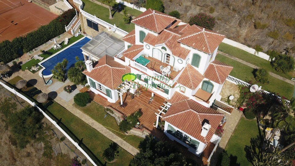 Chalet de 8 habitaciones en Torrox en venta con piscina garaje - 1.100.000 € (Ref: 9953807)