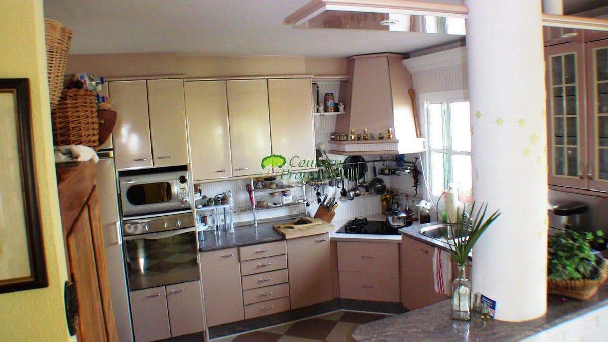 Chalet de 8 habitaciones en Torrox en venta con piscina garaje - 1.100.000 € (Ref: 9953807)