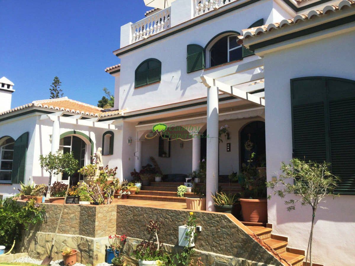 Chalet de 8 habitaciones en Torrox en venta con piscina garaje - 1.100.000 € (Ref: 9953807)