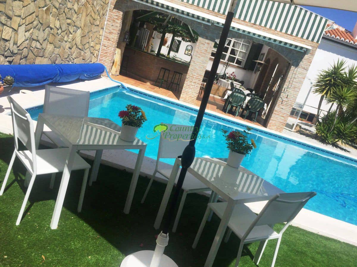 Chalet de 8 habitaciones en Torrox en venta con piscina garaje - 1.100.000 € (Ref: 9953807)