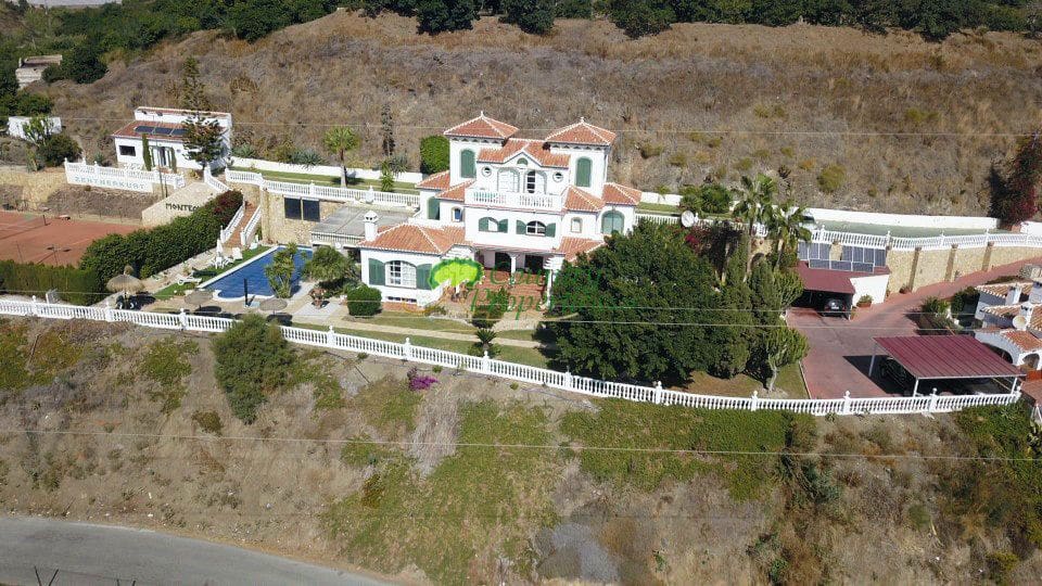 Chalet de 8 habitaciones en Torrox en venta con piscina garaje - 1.100.000 € (Ref: 9953807)