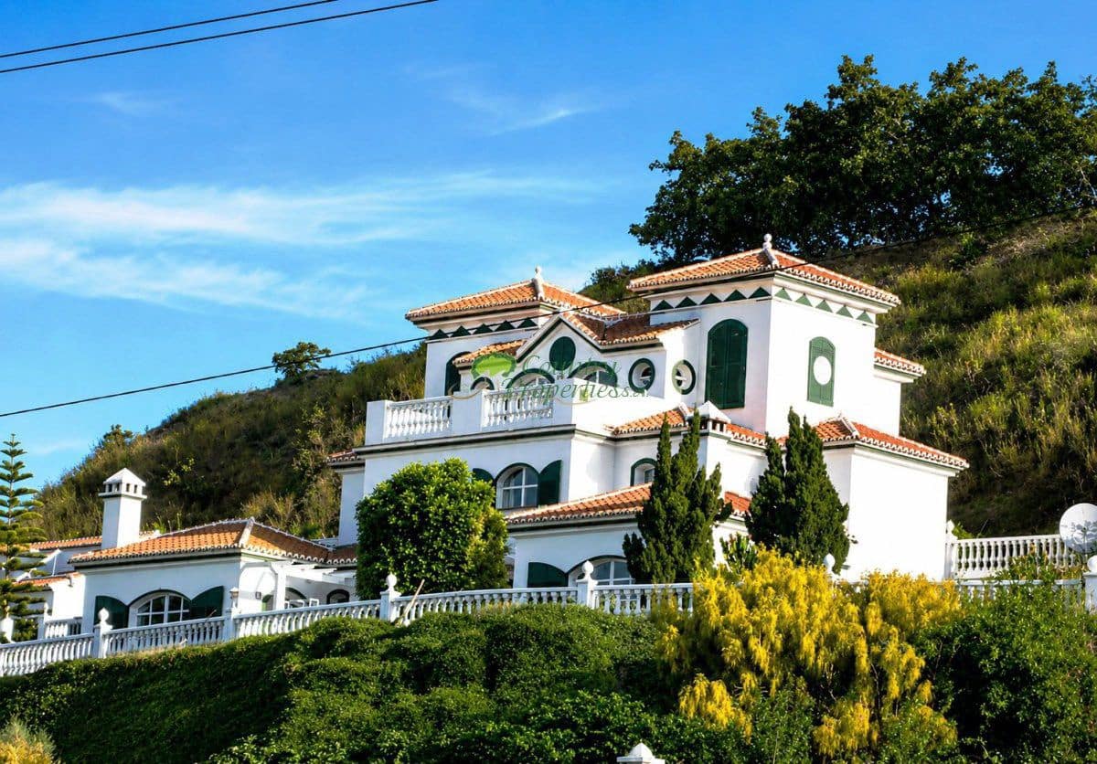 Chalet de 8 habitaciones en Torrox en venta con piscina garaje - 1.100.000 € (Ref: 9953807)