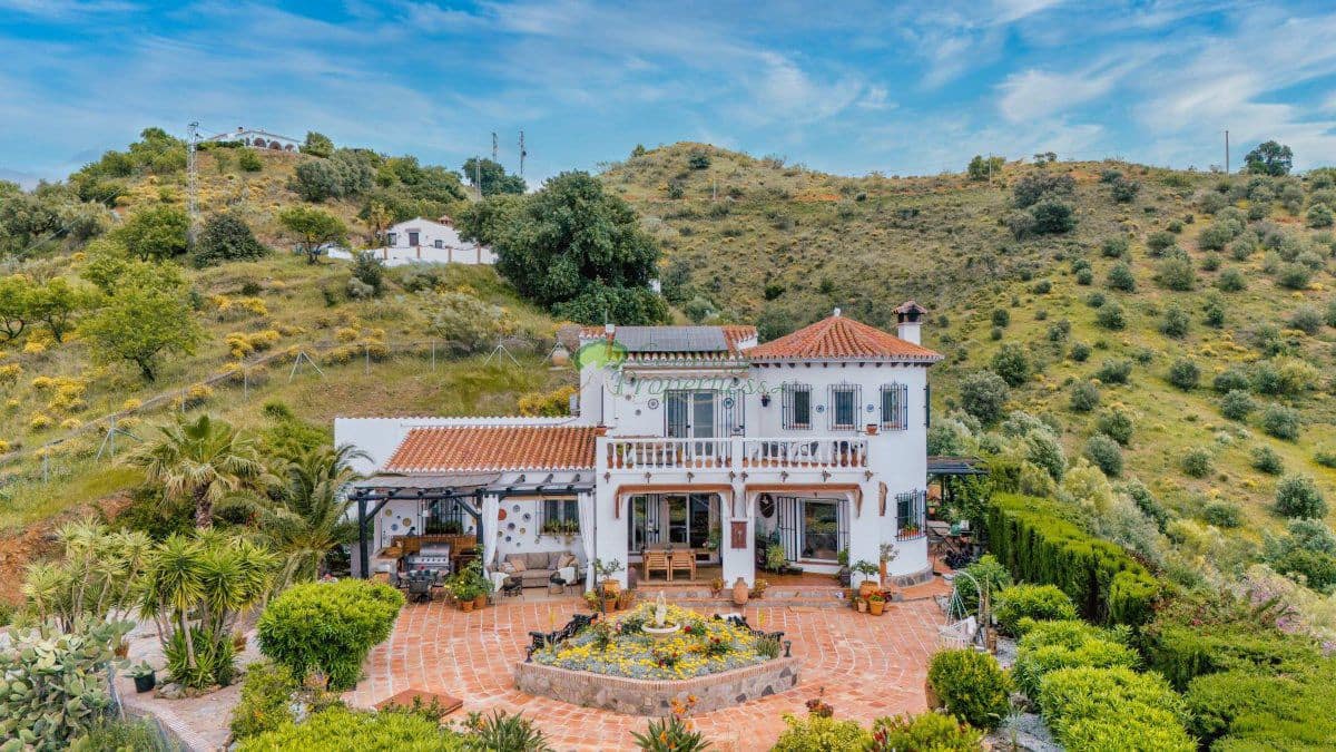 4 slaapkamer Finca/Landhuis te koop in Canillas de Aceituno met zwembad garage - € 695.000 (Ref: 9957569)