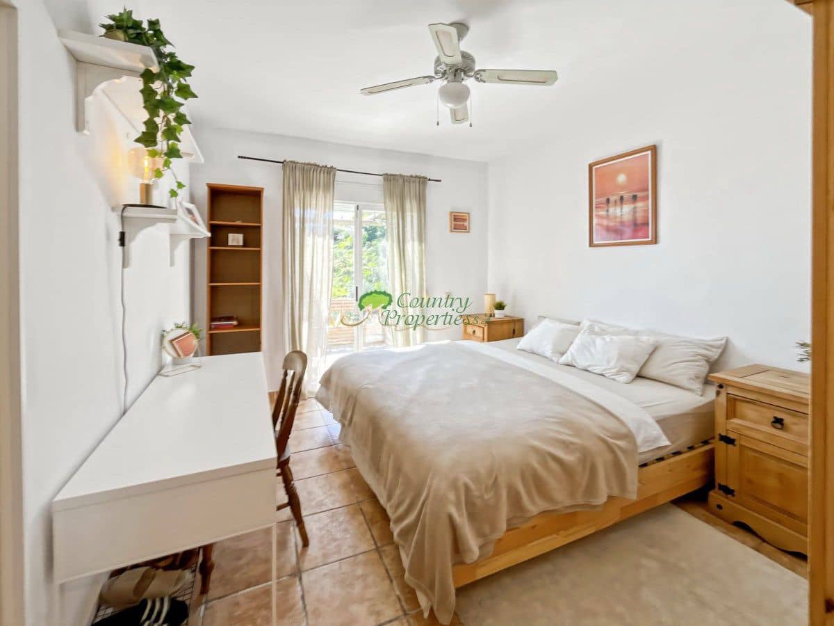 4 slaapkamer Finca/Landhuis te koop in Competa met zwembad - € 425.000 (Ref: 9959318)