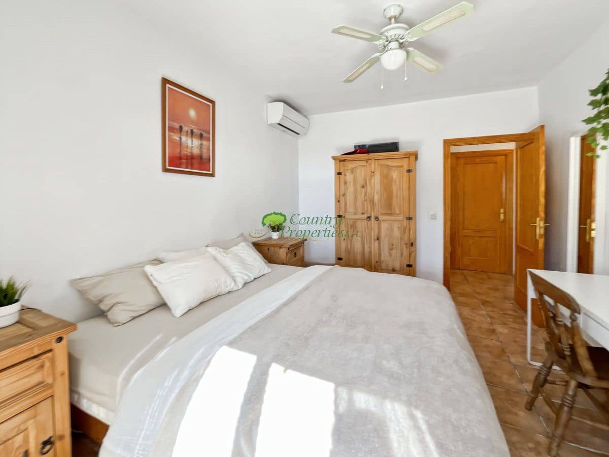 4 slaapkamer Finca/Landhuis te koop in Competa met zwembad - € 425.000 (Ref: 9959318)