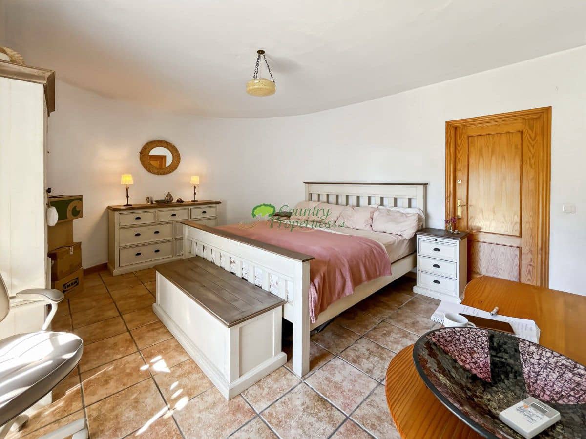 4 slaapkamer Finca/Landhuis te koop in Competa met zwembad - € 425.000 (Ref: 9959318)