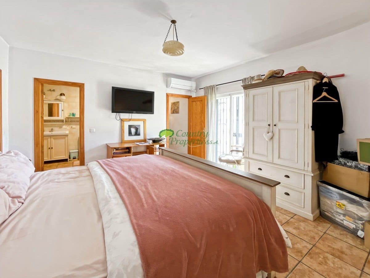 4 slaapkamer Finca/Landhuis te koop in Competa met zwembad - € 425.000 (Ref: 9959318)