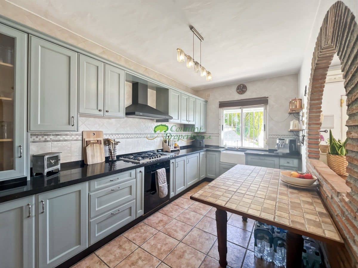4 slaapkamer Finca/Landhuis te koop in Competa met zwembad - € 425.000 (Ref: 9959318)