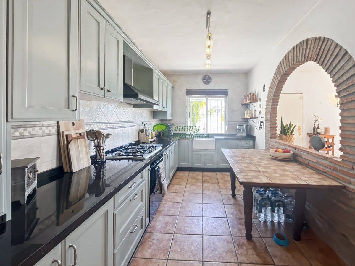 4 slaapkamer Finca/Landhuis te koop in Competa met zwembad - € 425.000 (Ref: 9959318)