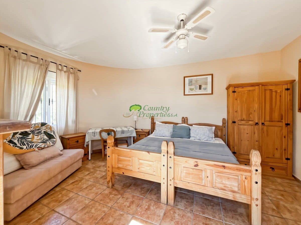 4 slaapkamer Finca/Landhuis te koop in Competa met zwembad - € 425.000 (Ref: 9959318)