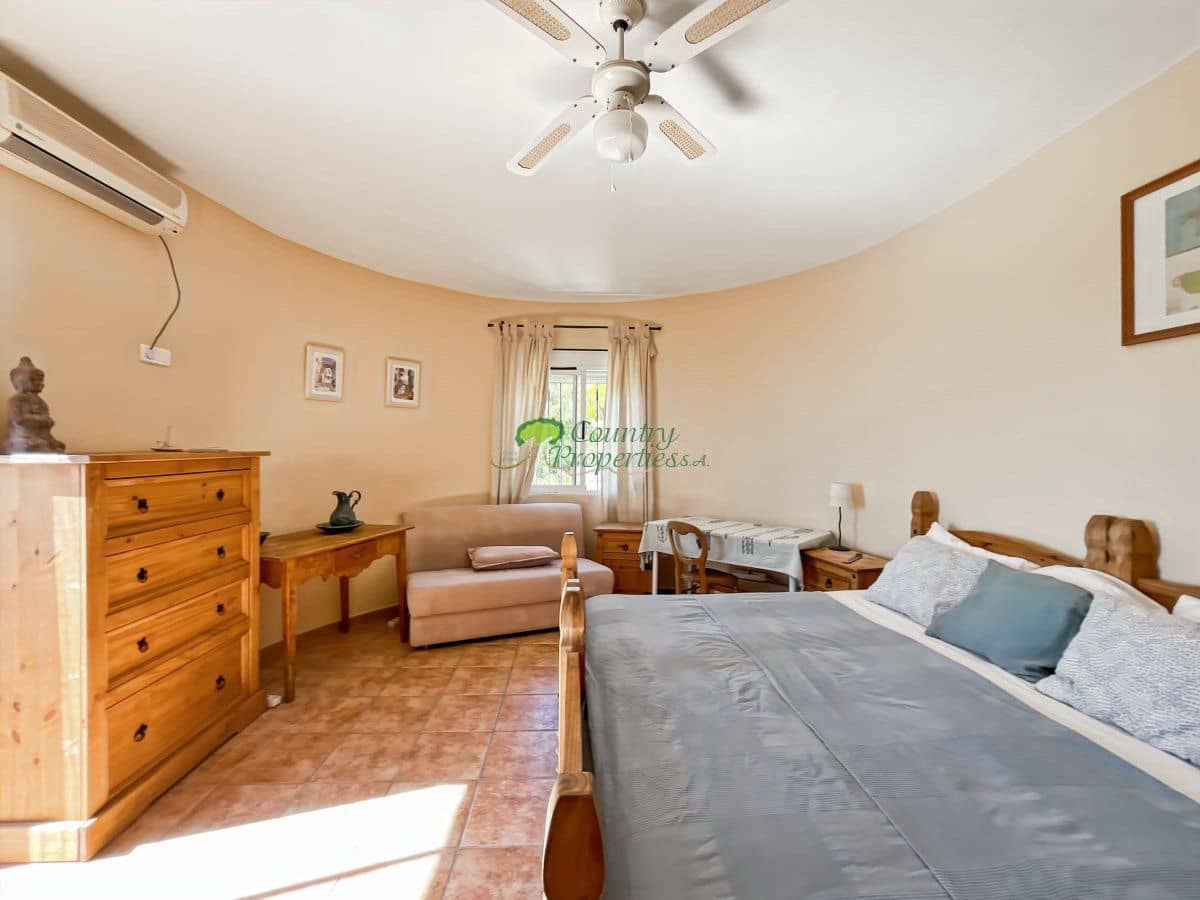 4 slaapkamer Finca/Landhuis te koop in Competa met zwembad - € 425.000 (Ref: 9959318)