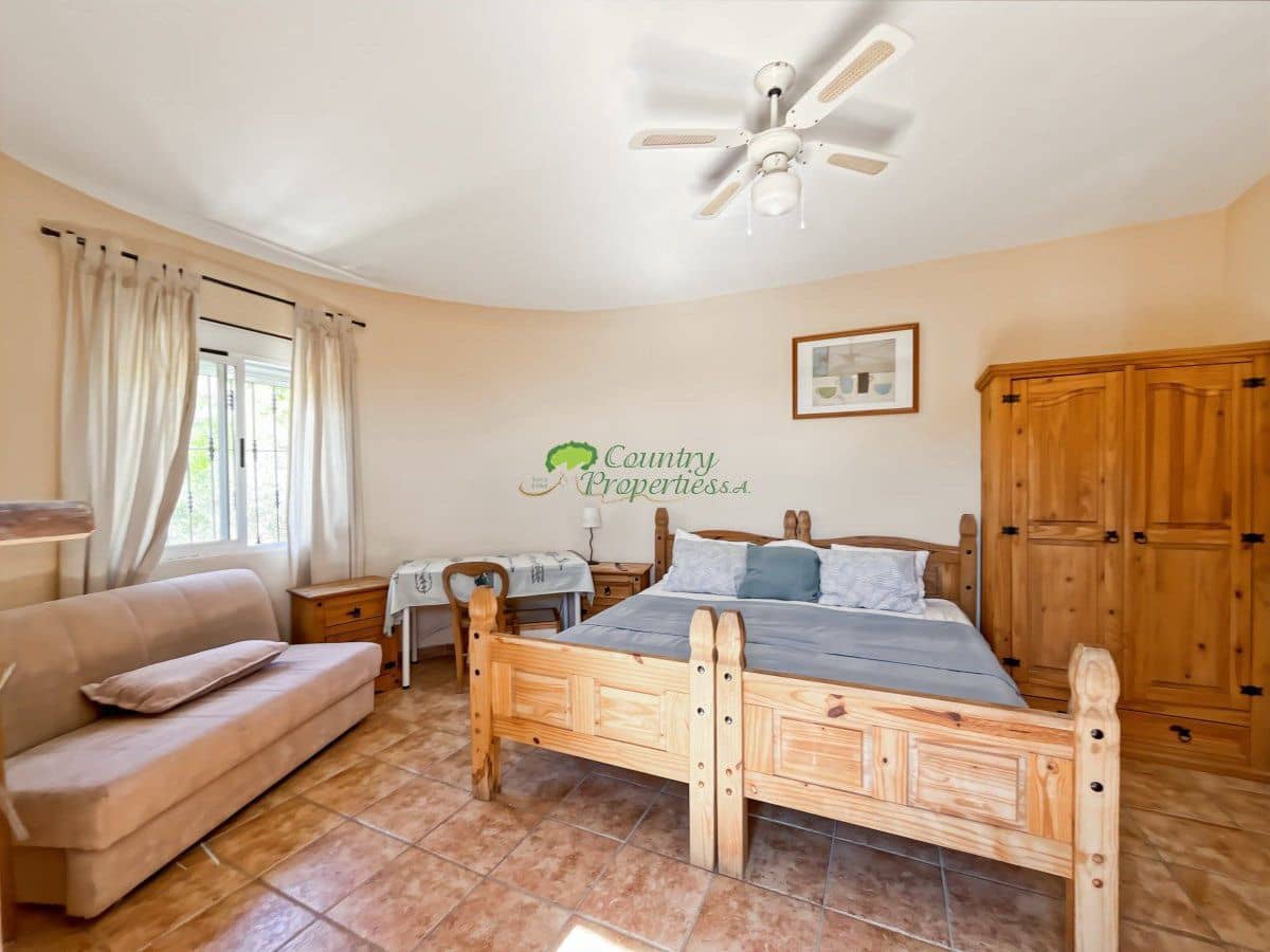 4 slaapkamer Finca/Landhuis te koop in Competa met zwembad - € 425.000 (Ref: 9959318)