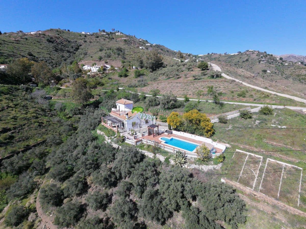 4 slaapkamer Finca/Landhuis te koop in Competa met zwembad - € 425.000 (Ref: 9959318)