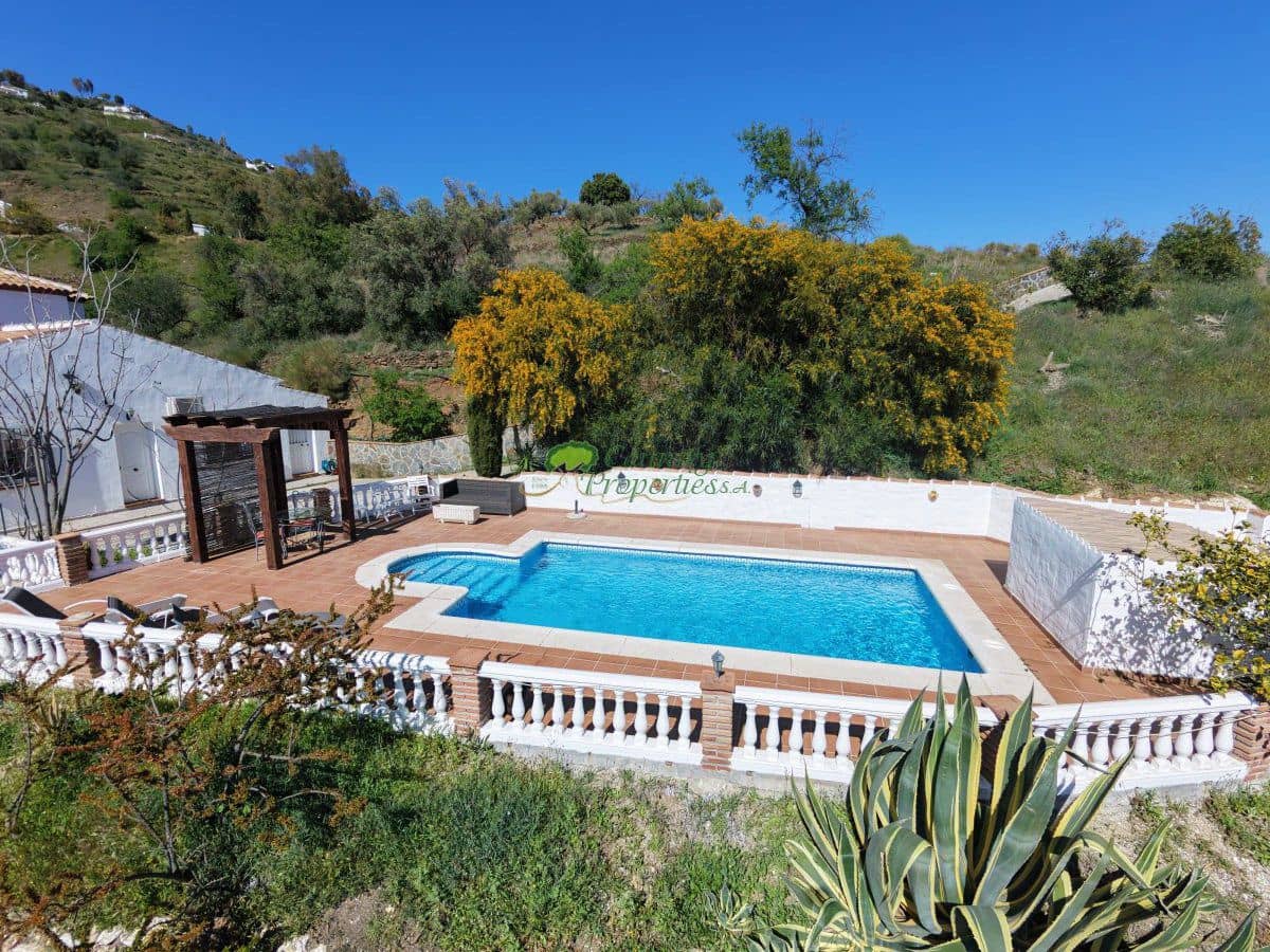 4 slaapkamer Finca/Landhuis te koop in Competa met zwembad - € 425.000 (Ref: 9959318)