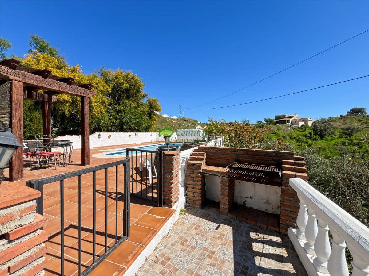 4 slaapkamer Finca/Landhuis te koop in Competa met zwembad - € 425.000 (Ref: 9959318)