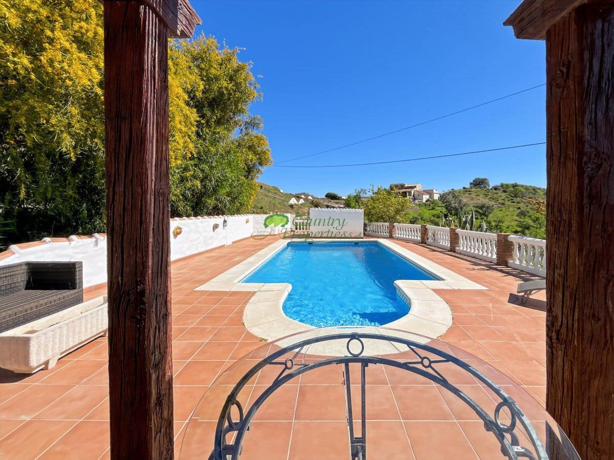 4 slaapkamer Finca/Landhuis te koop in Competa met zwembad - € 425.000 (Ref: 9959318)