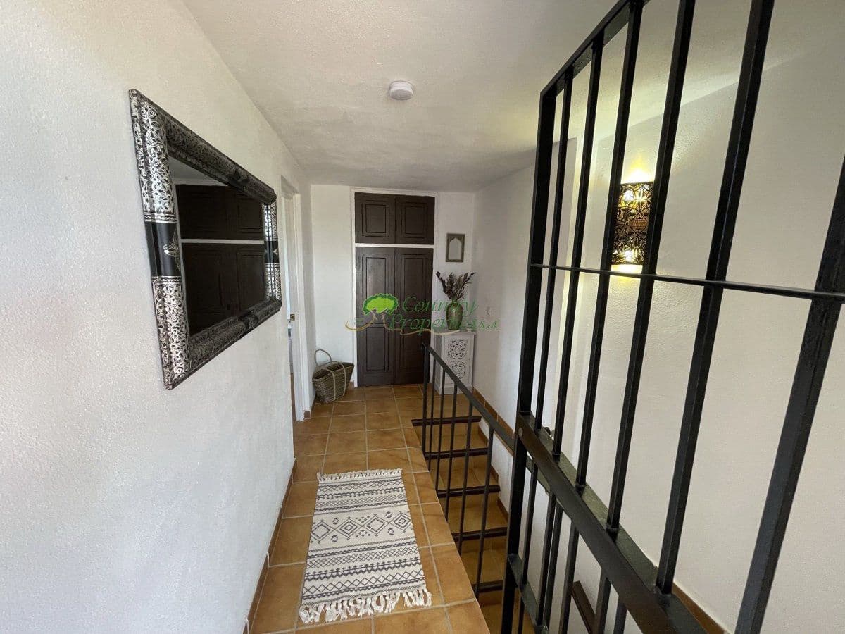 3 soveværelse Finca/Landehus til salg i Comares med garage - € 369.500 (Ref: 9966243)