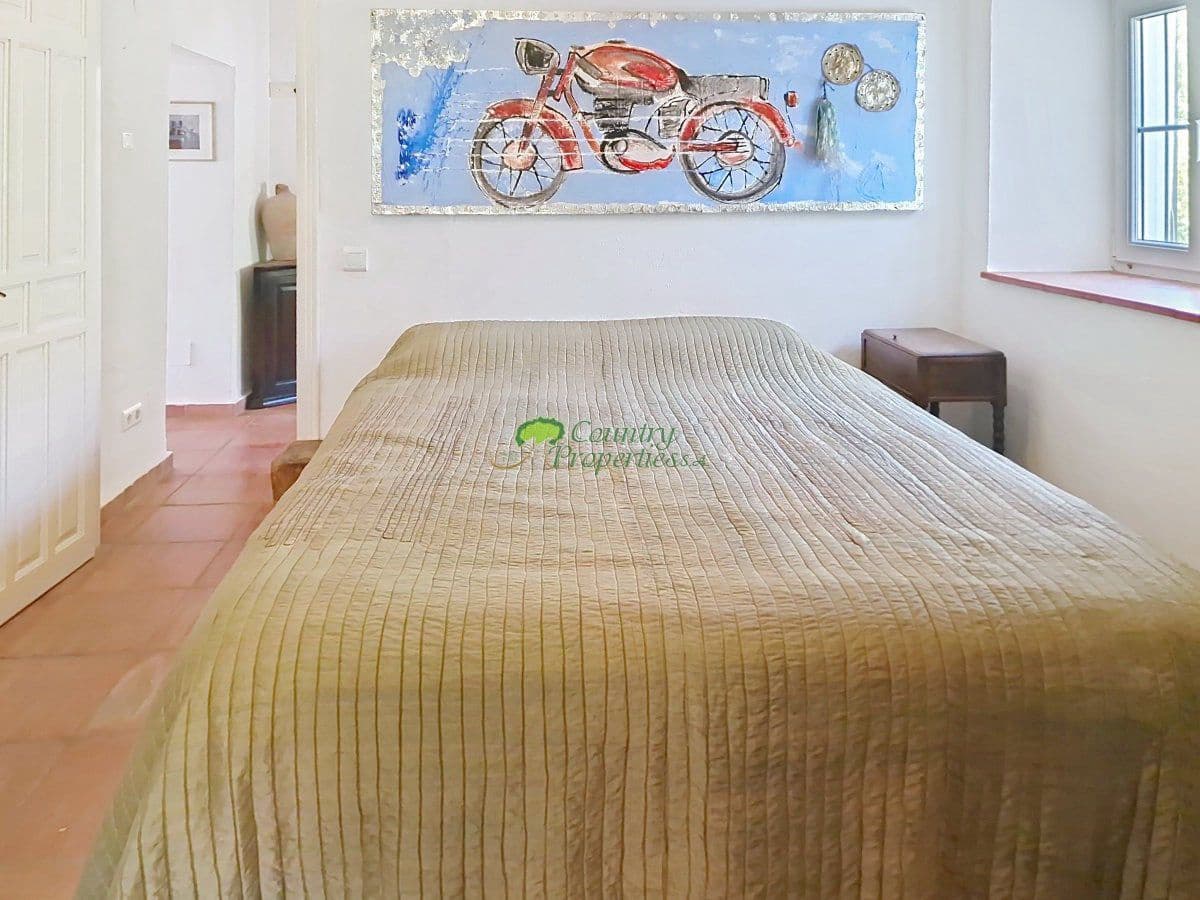 4 chambre Finca/Maison de Campagne à vendre à Velez-Malaga avec piscine garage - 635 000 € (Ref: 9966244)