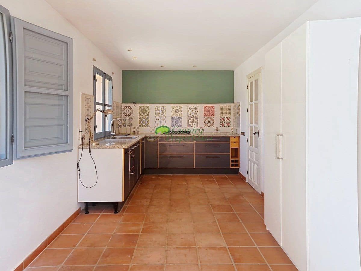 4 chambre Finca/Maison de Campagne à vendre à Velez-Malaga avec piscine garage - 635 000 € (Ref: 9966244)