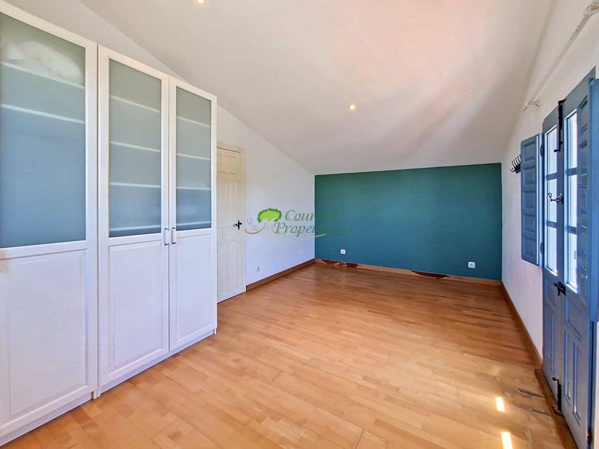 4 chambre Finca/Maison de Campagne à vendre à Velez-Malaga avec piscine garage - 635 000 € (Ref: 9966244)