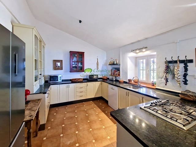 4 chambre Finca/Maison de Campagne à vendre à Vélez-Málaga avec piscine garage - 635 000 € (Ref: 9966244)